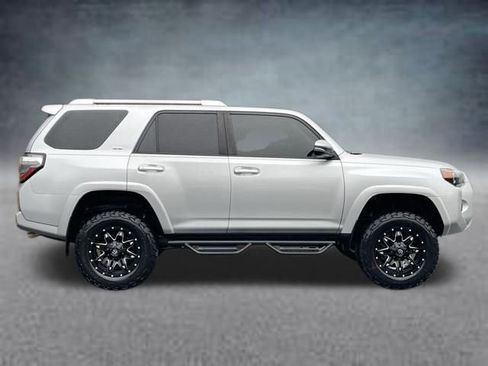 Used 2018 Toyota 4Runner SR5 Premium image 4