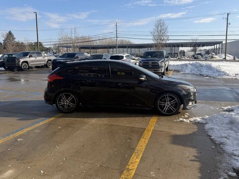 Used 2016 Ford Focus ST w/ Equipment Group 402A image 5