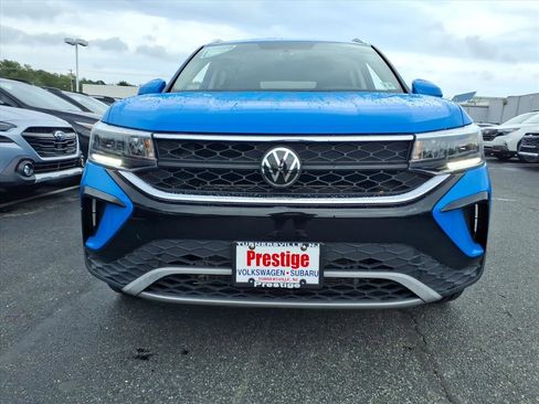 Certified 2022 Volkswagen Taos SE image 2