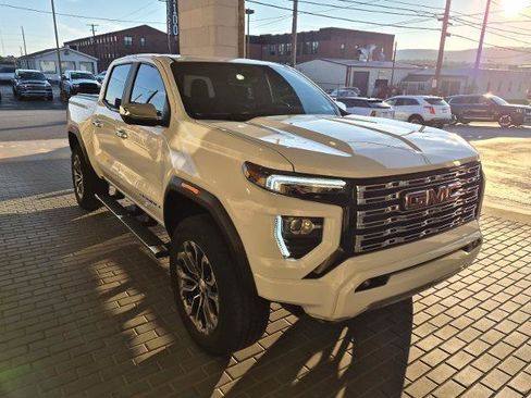 Used 2023 GMC Canyon Denali AWD/4WD image 7
