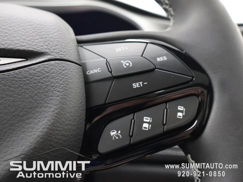 New 2027 Chrysler Pacifica Limited AWD/4WD image 16