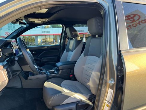 Used 2024 Toyota Tacoma TRD Off-Road image 10