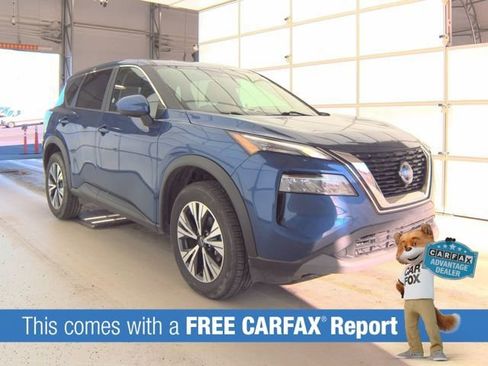 Used 2023 Nissan Rogue SV image 2