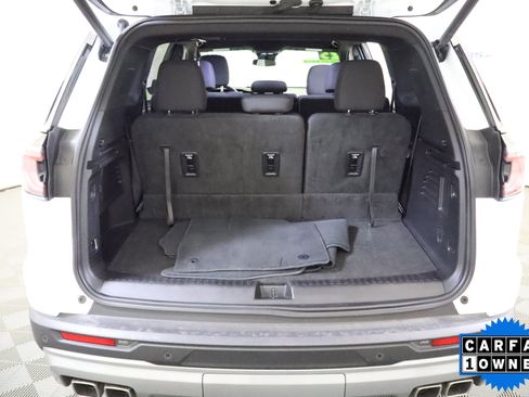 Used 2025 GMC Acadia Elevation AWD/4WD image 9