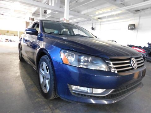 Used 2015 Volkswagen Passat 1.8T Limited Edition FWD image 5
