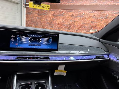 Used 2025 BMW 760i xDrive image 17