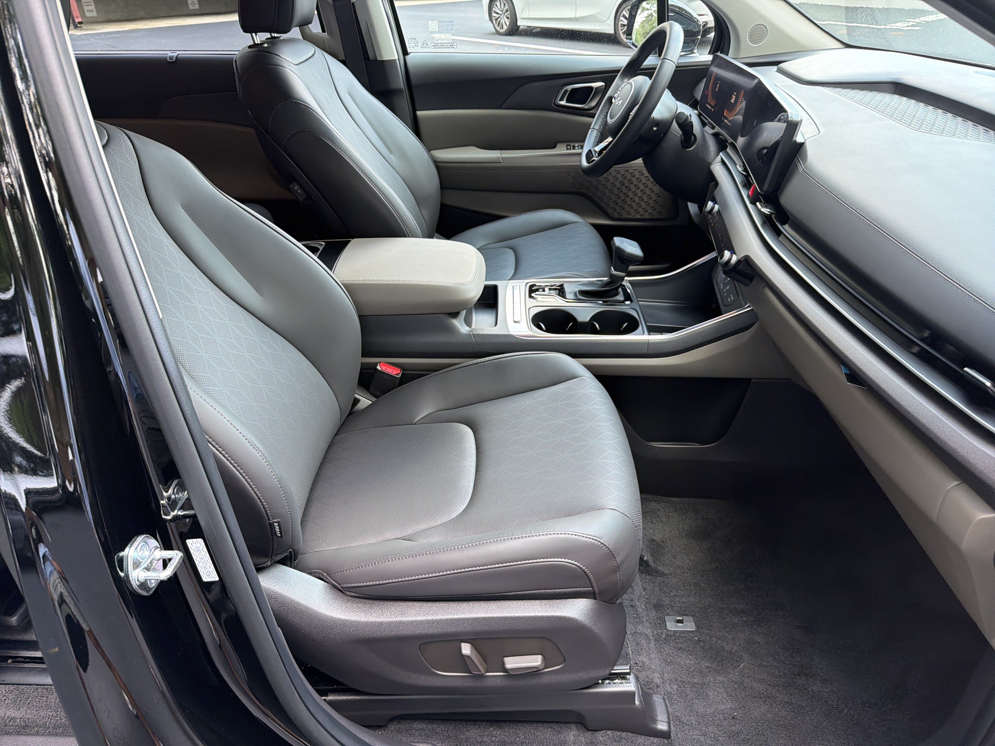 Certified 2026 Kia Carnival EX FWD image 13