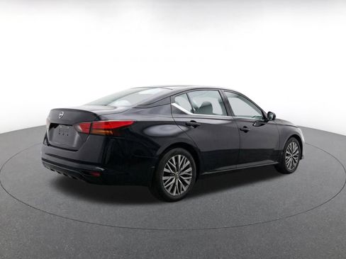 Used 2025 Nissan Altima 2.5 SV FWD image 9