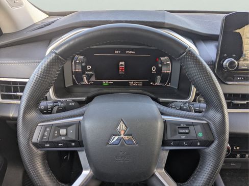 Used 2025 Mitsubishi Outlander SE AWD/4WD image 29