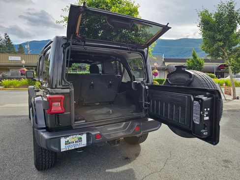 Used 2024 Jeep Wrangler Unlimited Sahara AWD/4WD image 13