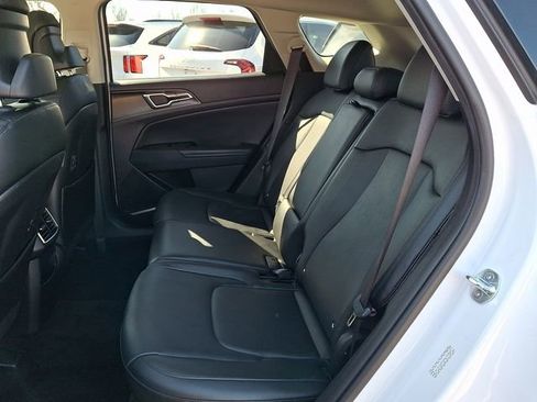 Certified 2024 Kia Sportage EX image 9