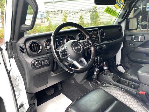 Used 2021 Jeep Wrangler Unlimited Sahara AWD/4WD image 8