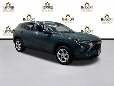 New 2026 Chevrolet Trax LS w/ LS Convenience Package FWD image 3