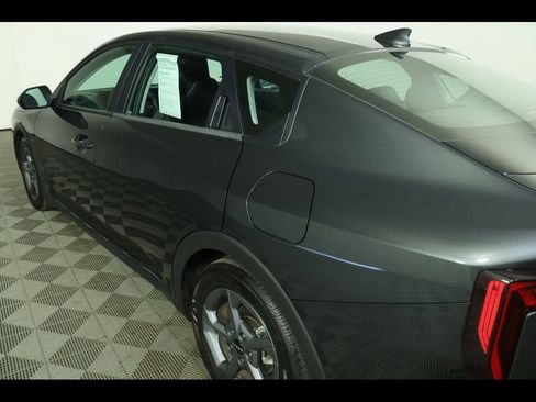 Used 2025 Kia K4 FWD image 16