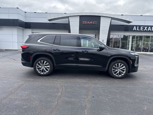 Used 2025 Buick Enclave Preferred AWD/4WD image 2