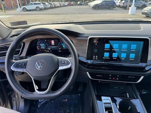 Used 2024 Volkswagen Atlas SE image 14