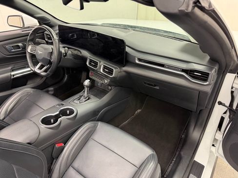 Used 2025 Ford Mustang Premium RWD image 17