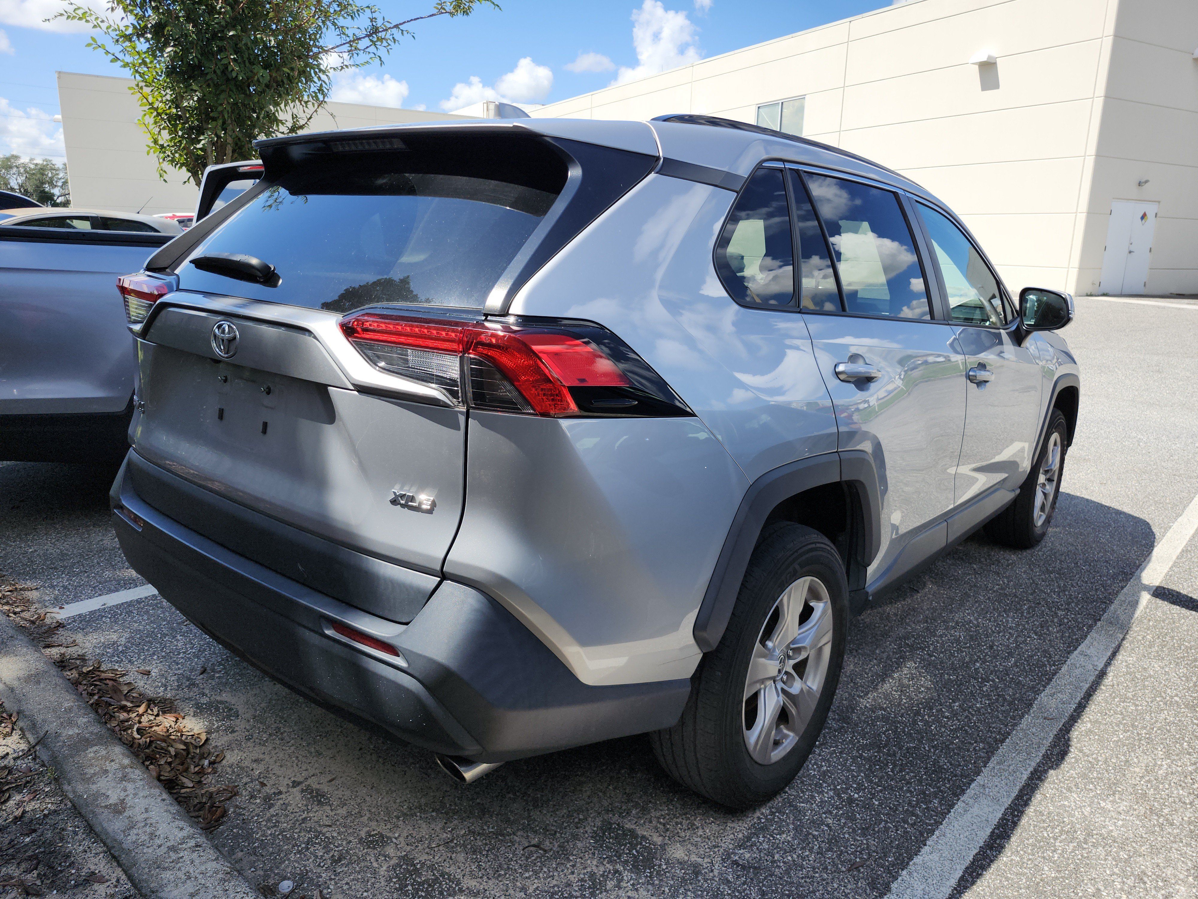 Used 2022 Toyota RAV4 XLE FWD image 8