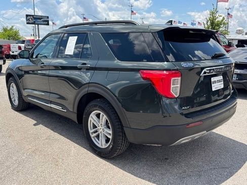 Used 2022 Ford Explorer XLT w/ Equipment Group 202A AWD/4WD image 3