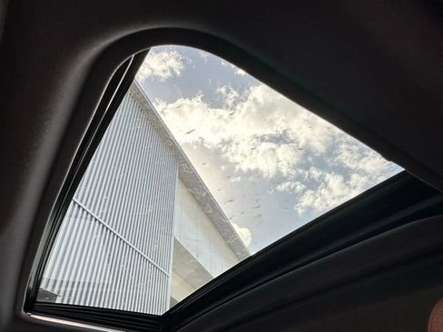 Used 2019 Toyota Avalon Limited image 9