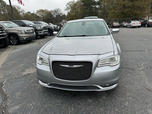 Used 2017 Chrysler 300 C image 8