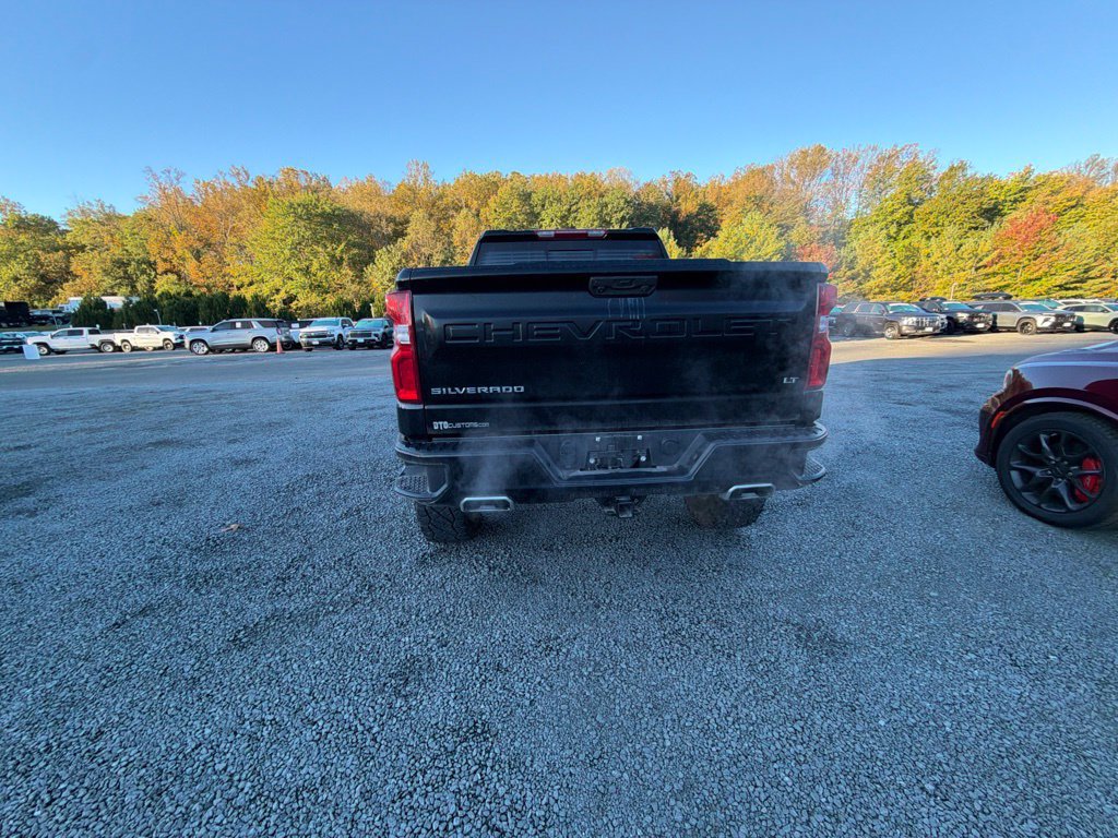 Used 2025 Chevrolet Silverado 1500 LT Trail Boss w/ Convenience Package II AWD/4WD image 6