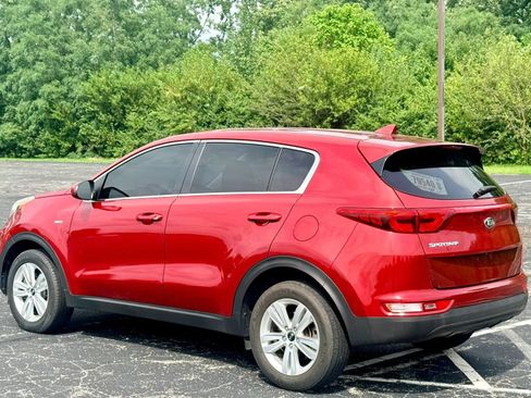 Used 2019 Kia Sportage LX AWD/4WD image 3