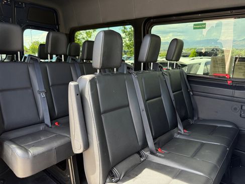 Used 2019 Mercedes-Benz Sprinter 2500 image 25