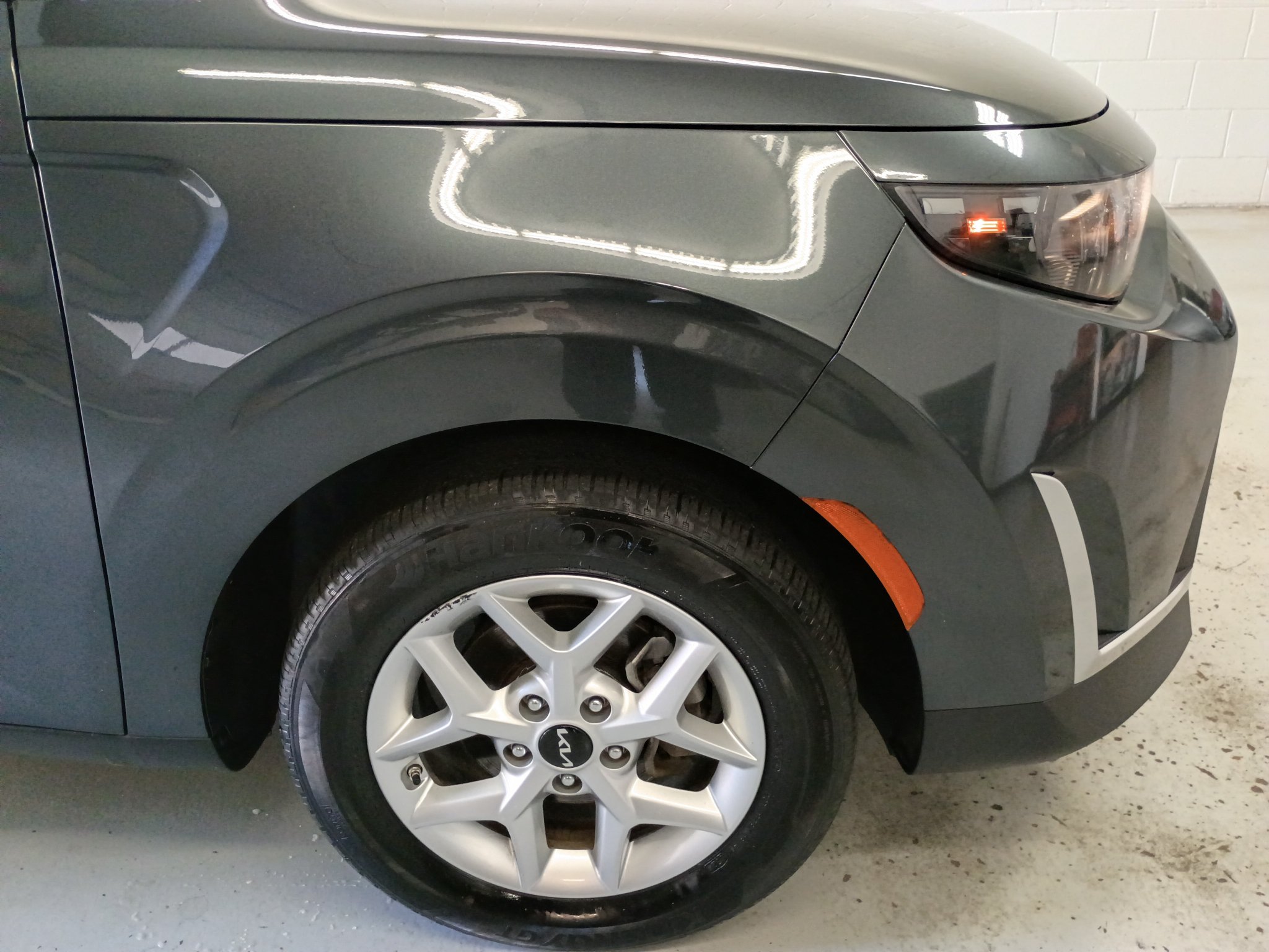 Used 2025 Kia Soul LX w/ LX Technology Package FWD image 3