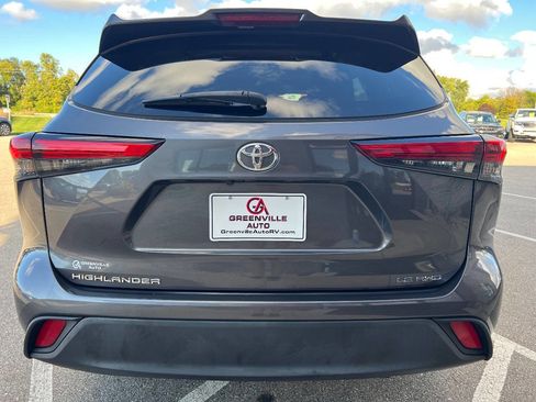 Used 2021 Toyota Highlander LE image 5
