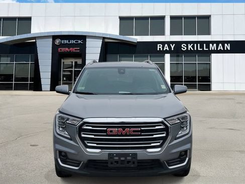 Used 2024 GMC Terrain SLT AWD/4WD image 2