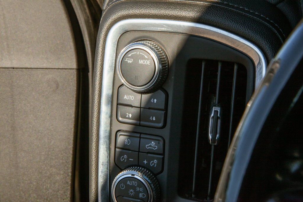 Used 2023 GMC Sierra 2500 Denali w/ Denali Black Diamond Edition AWD/4WD image 19