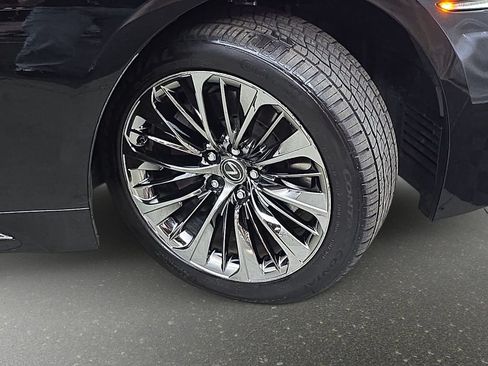 Used 2018 Lexus LS 500 w/ Interior Upgrade Package RWD image 34
