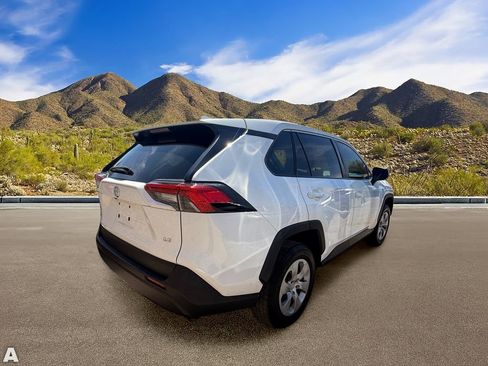 Used 2024 Toyota RAV4 LE image 4