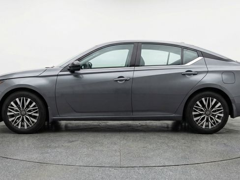 Used 2025 Nissan Altima 2.5 SV image 5