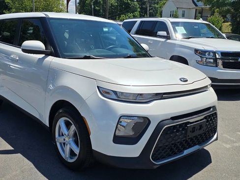 Used 2021 Kia Soul LX FWD image 3