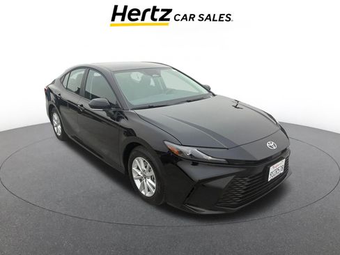 Used 2025 Toyota Camry LE image 1
