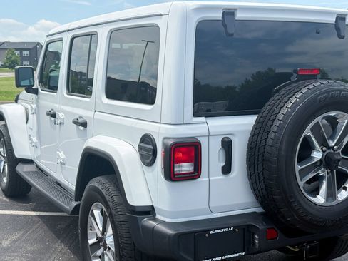 Used 2020 Jeep Wrangler Unlimited Sahara AWD/4WD image 14