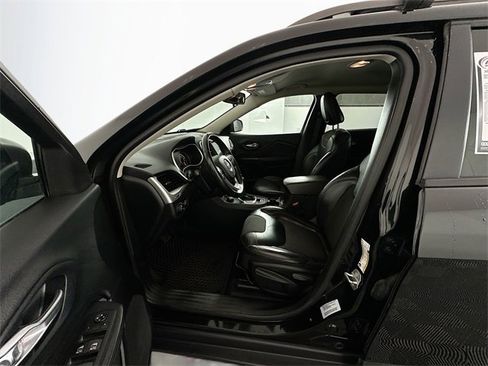 Used 2016 Jeep Cherokee Trailhawk image 19