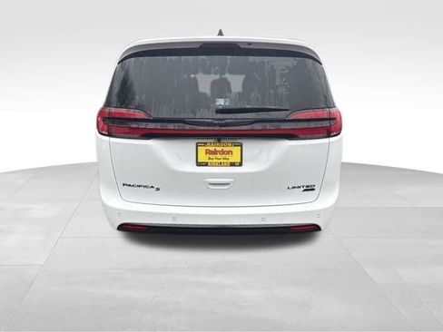 New 2026 Chrysler Pacifica Limited image 6