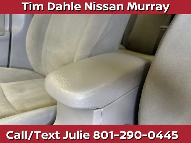 Used 2013 Toyota Corolla L FWD image 28