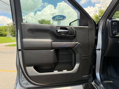 Used 2020 Chevrolet Silverado 1500 Custom w/ Custom Value Package AWD/4WD image 17