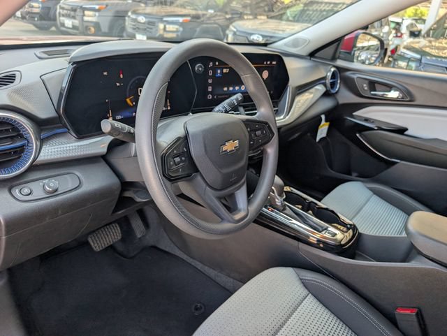 Used 2026 Chevrolet Trax LT FWD image 9