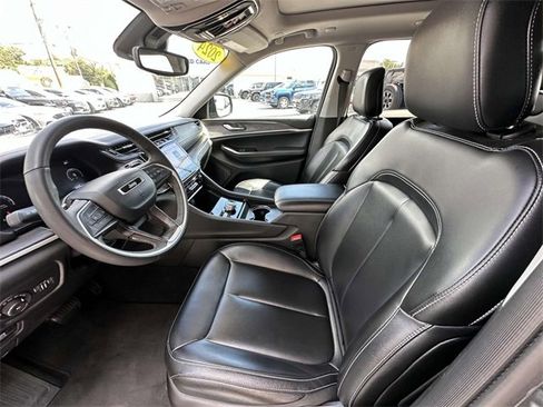 Used 2024 Jeep Grand Cherokee Limited image 9