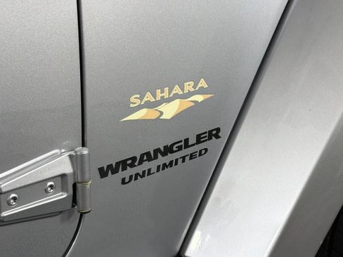 Used 2013 Jeep Wrangler Unlimited Sahara w/ Dual Top Group AWD/4WD image 31