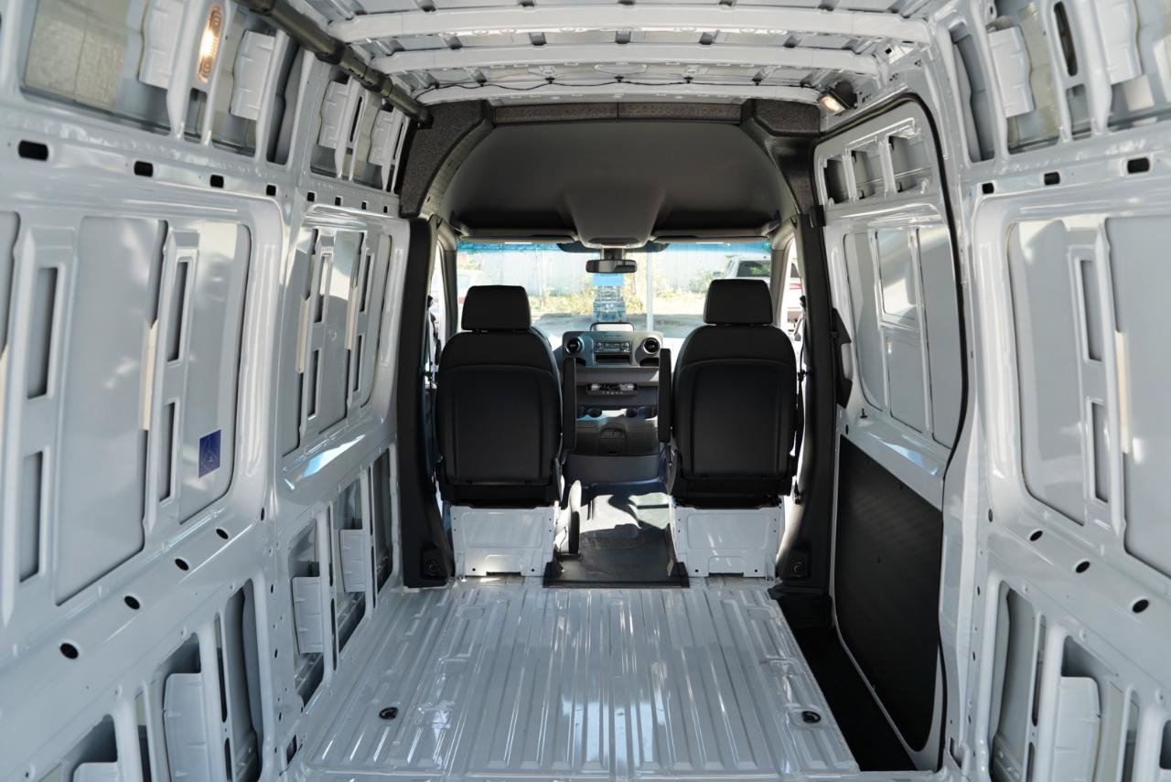 Used 2025 Mercedes-Benz Sprinter 2500 image 34