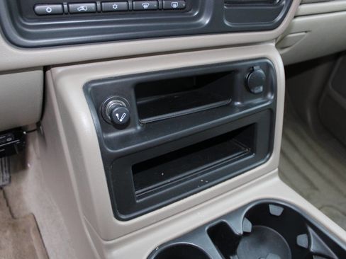 Used 2005 Chevrolet Suburban 2500 LT w/ Preferred Equipment Group image 16