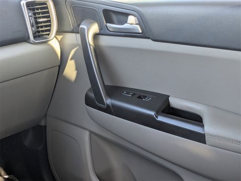 Used 2020 Kia Sportage LX image 13