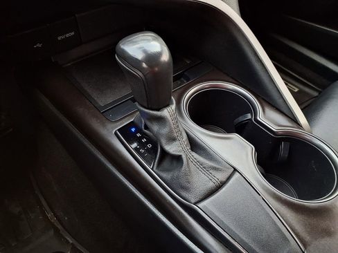 Used 2021 Toyota Camry SE image 12