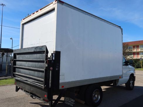 Used 2010 Ford E-350 and Econoline 350 Super Duty image 5